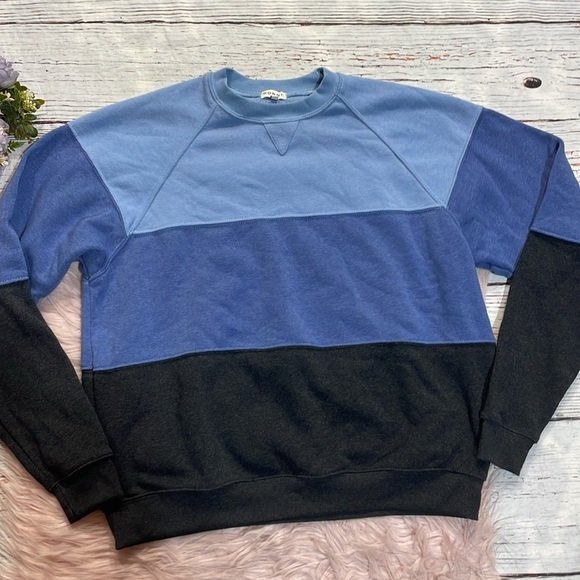 DONNI. Colorblock Sweatshirt in Blue and Gray - Picture 5 of 8
